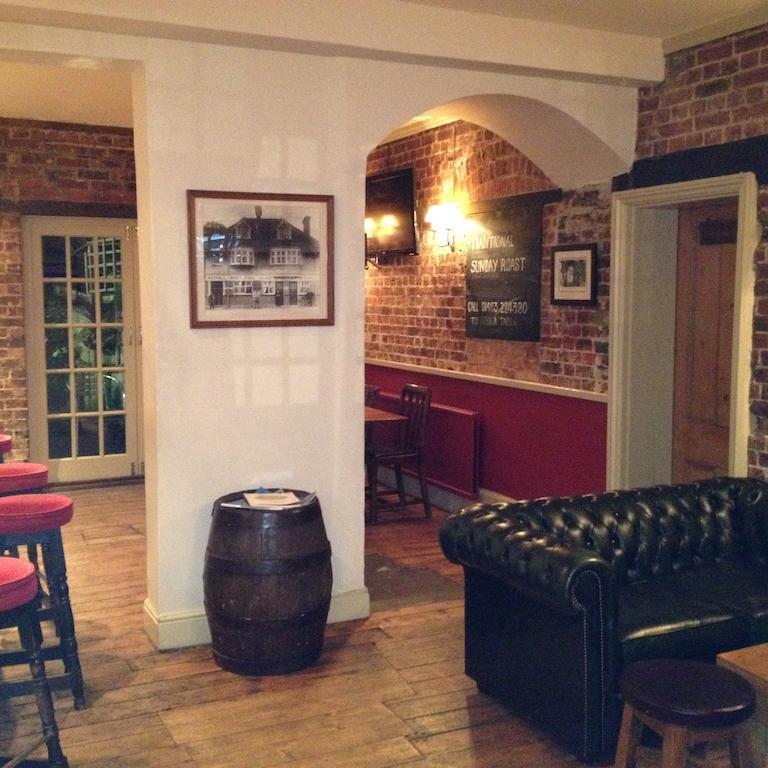 The Half Moon Inn Woking Exteriör bild