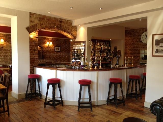 The Half Moon Inn Woking Exteriör bild