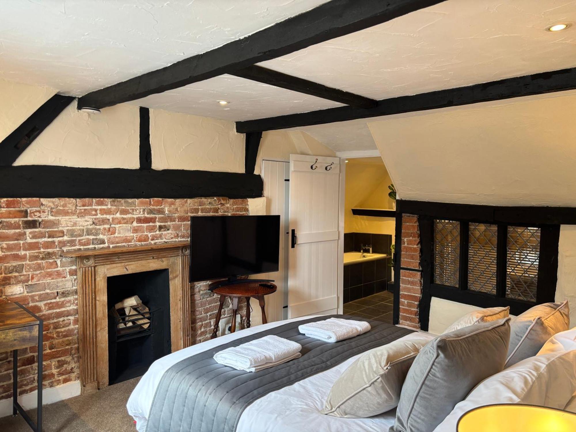 The Half Moon Inn Woking Exteriör bild
