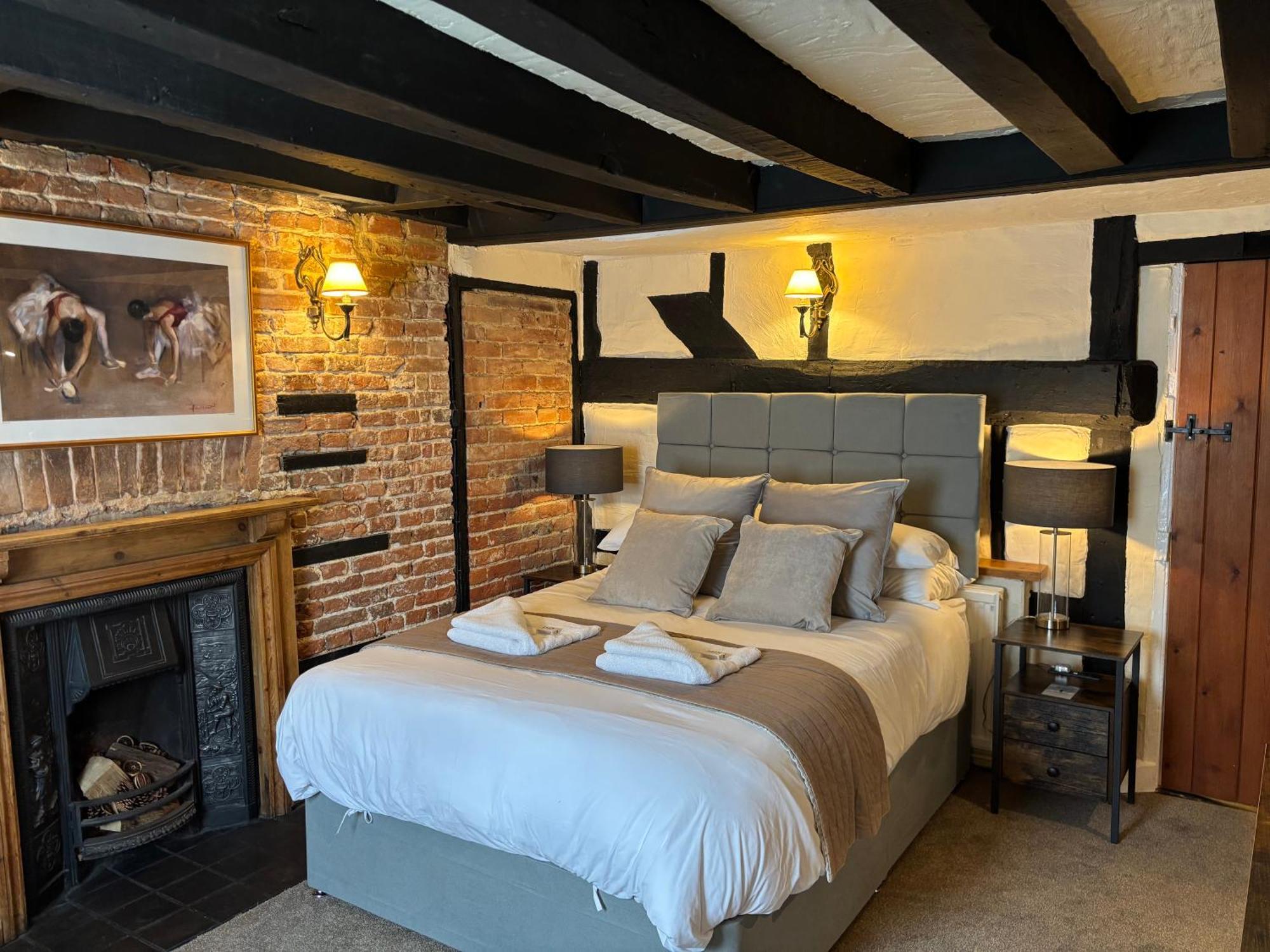 The Half Moon Inn Woking Exteriör bild