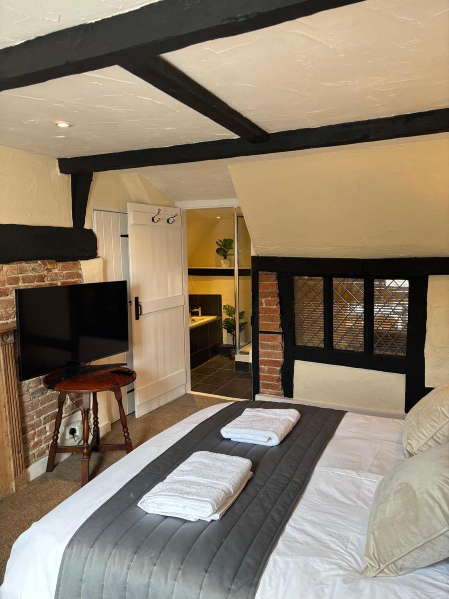 The Half Moon Inn Woking Exteriör bild