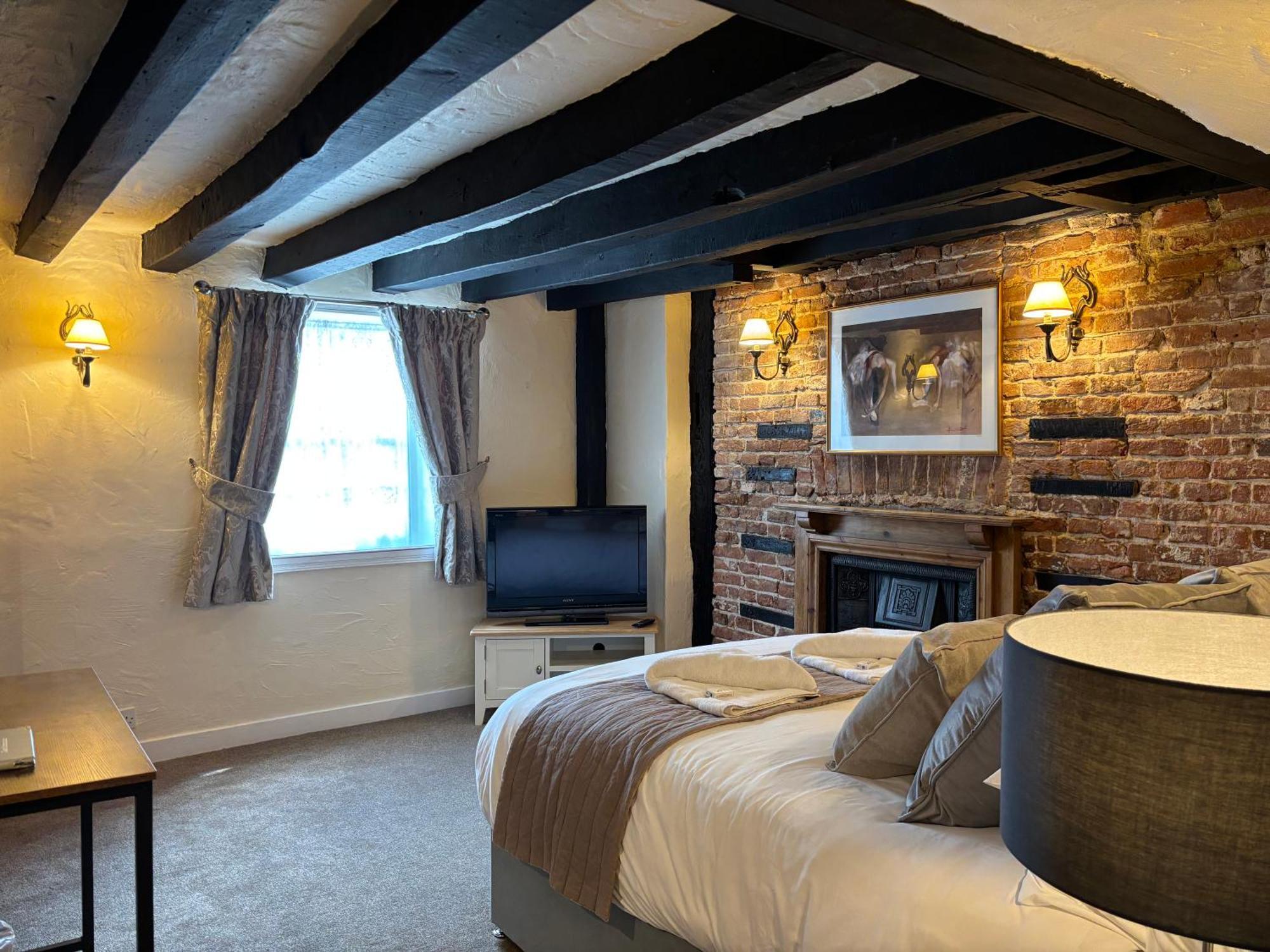 The Half Moon Inn Woking Exteriör bild