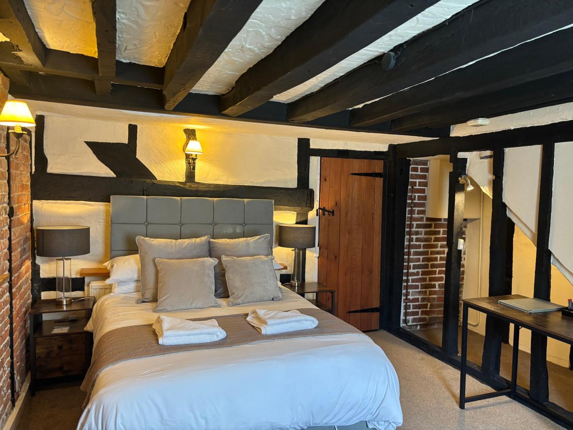 The Half Moon Inn Woking Exteriör bild